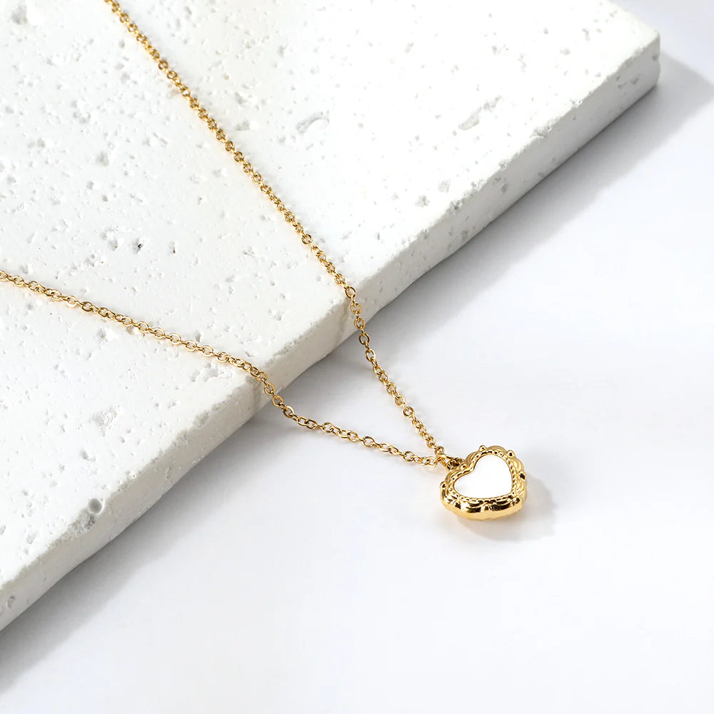 Heart pearl necklace