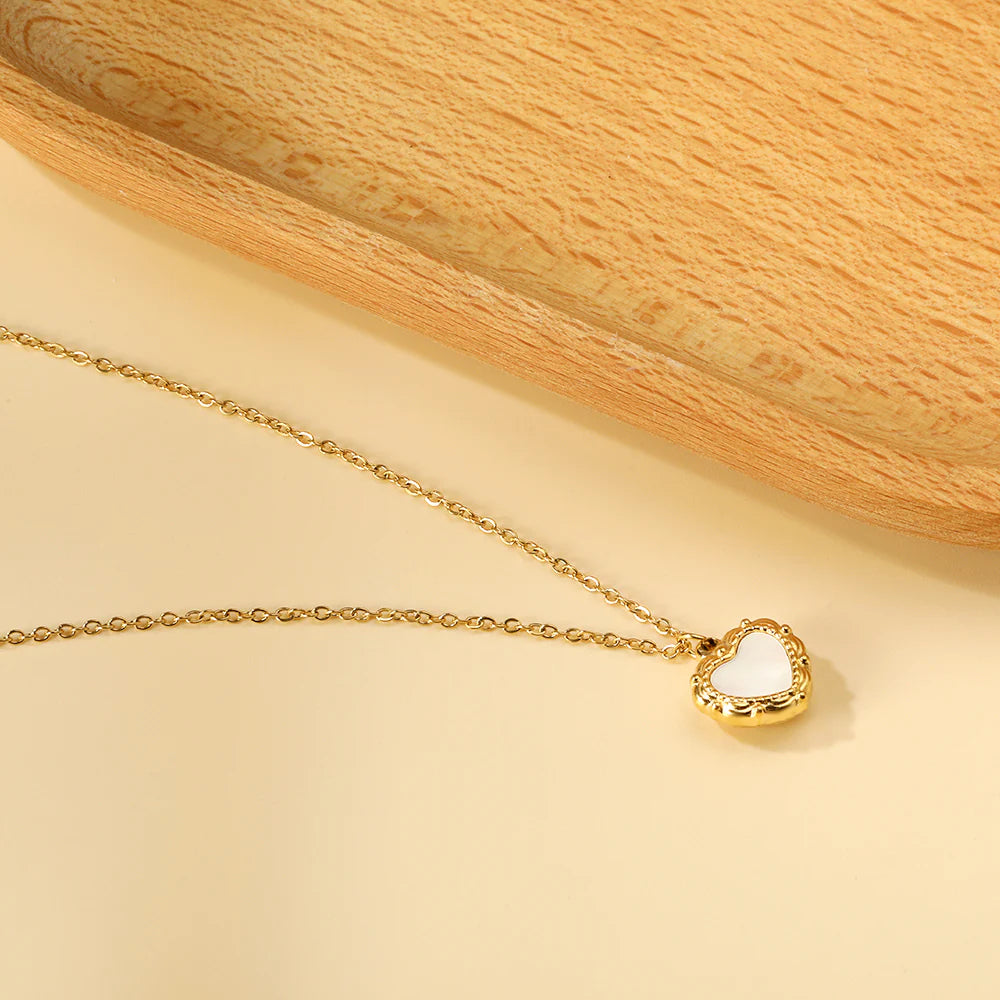 Heart pearl necklace