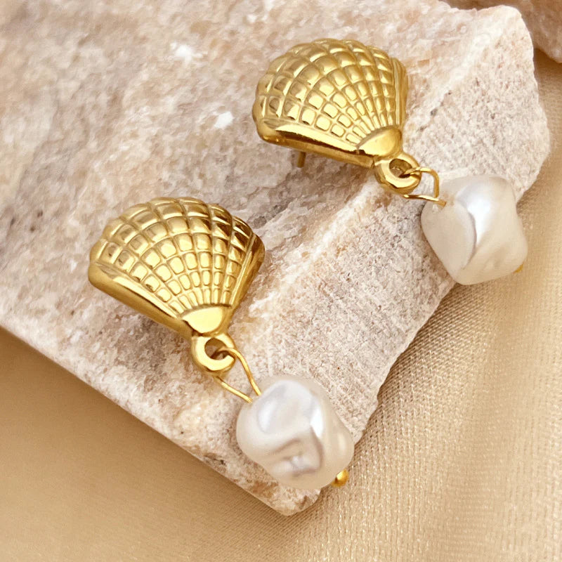Shell pearl earrings