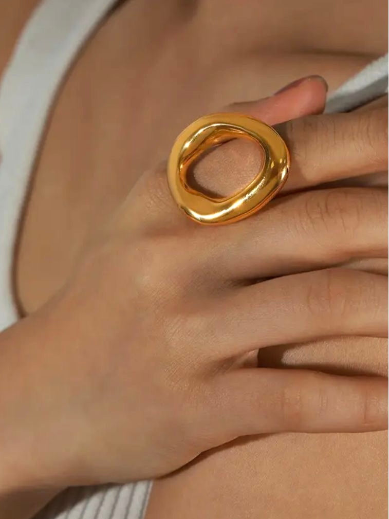 Oval ring