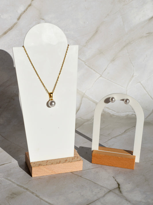 Pearl necklace + earrings set