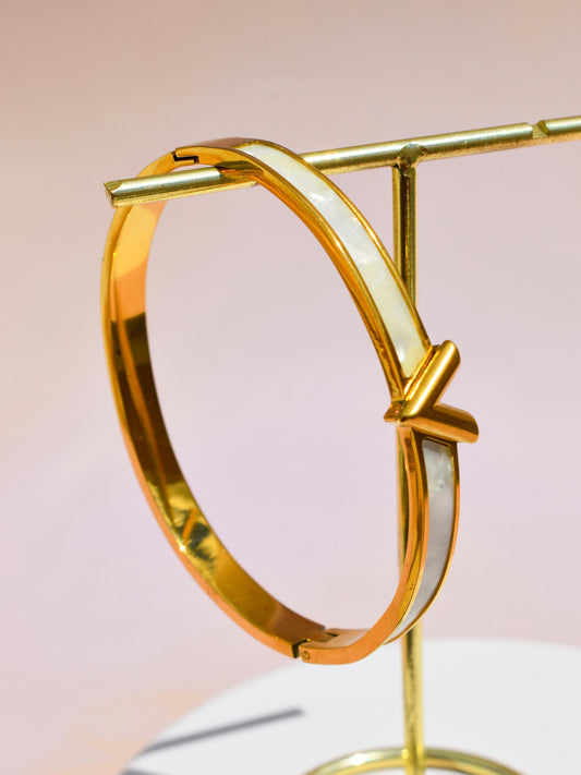 V pearl bangle