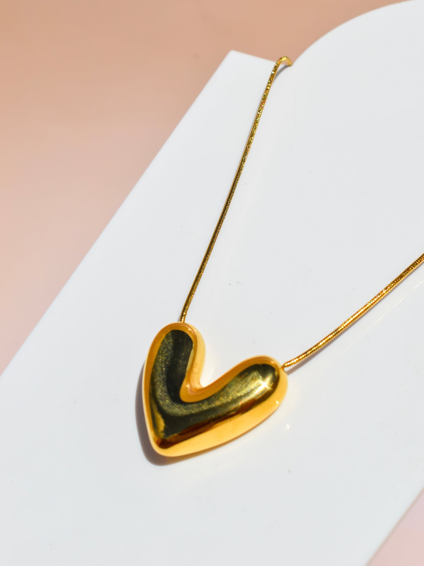 Heart pendant necklace